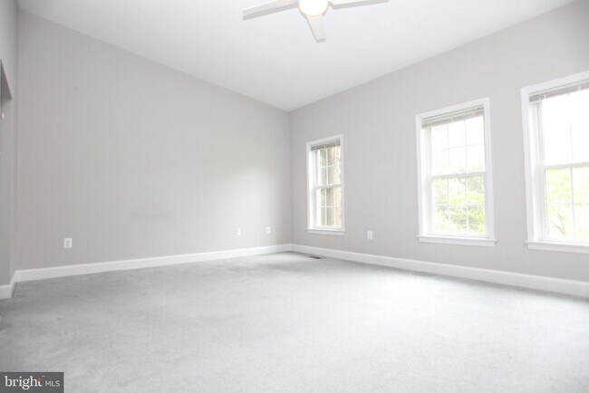 Foto del edificio - 3637 Winfield Lane Northwest