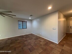 Building Photo - 8969 N Country Home Ln