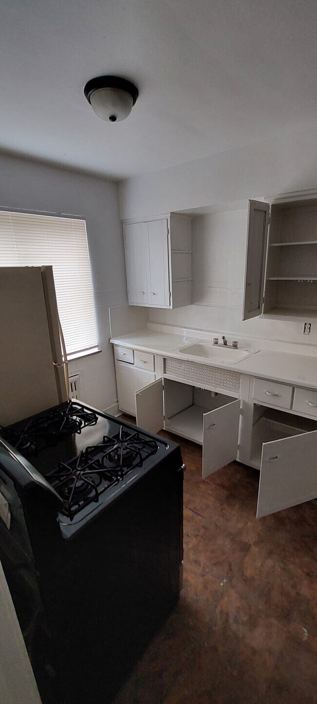 1048 Rosemont Ave Unit 4, Cincinnati, OH 45205 Apartments in