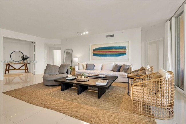 Building Photo - 733 Crandon Blvd