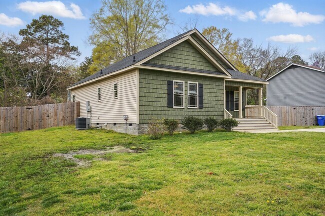 Foto del edificio - AVAILABLE NOW!  LIKE NEW! Cute One-Story R...