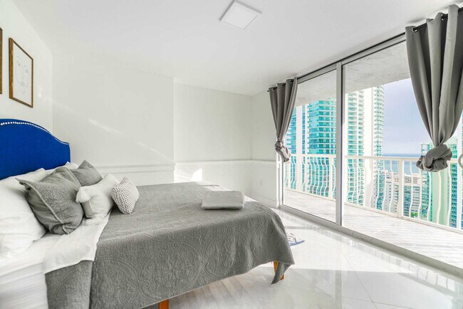 Foto del edificio - 1200 Brickell Bay Dr