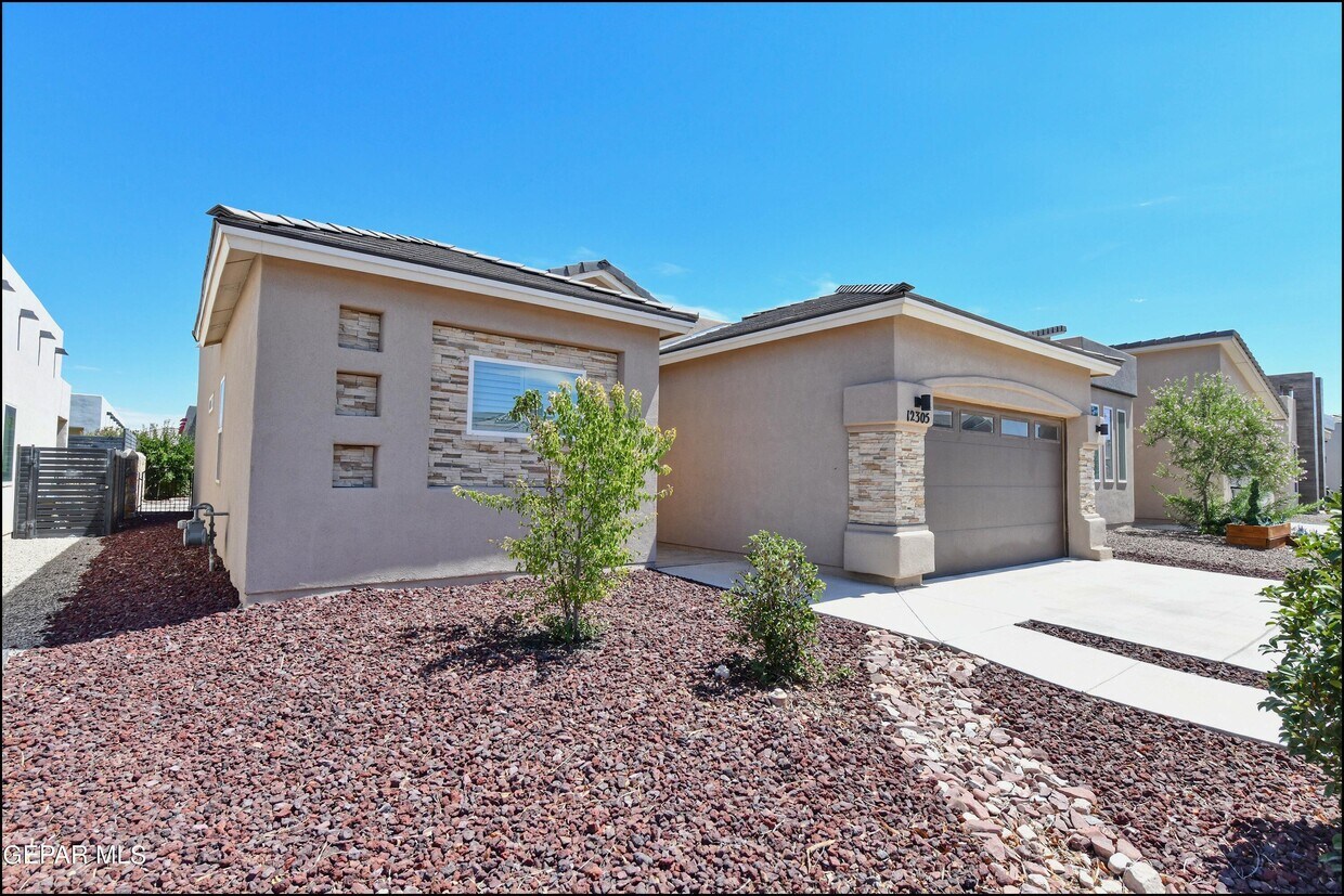 Foto principal - 12305 Desert Palm Ave