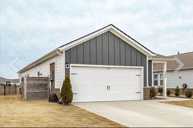 Building Photo - 7355 Lang Ave