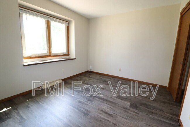 Building Photo - 527 Elm St