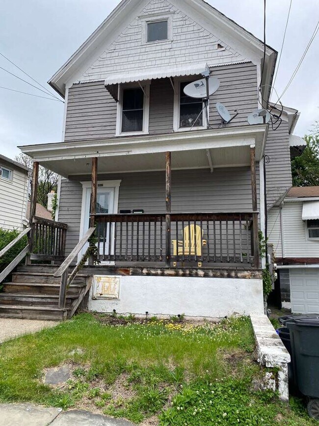 Building Photo - 928 Clearview St