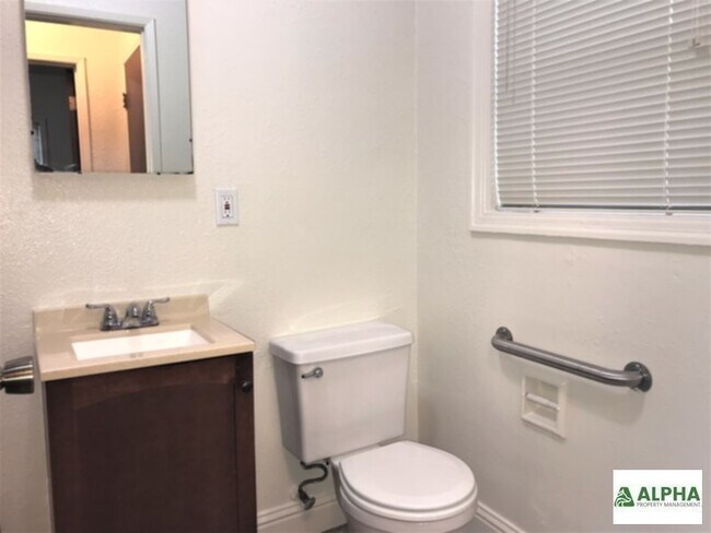 Building Photo - Great  price