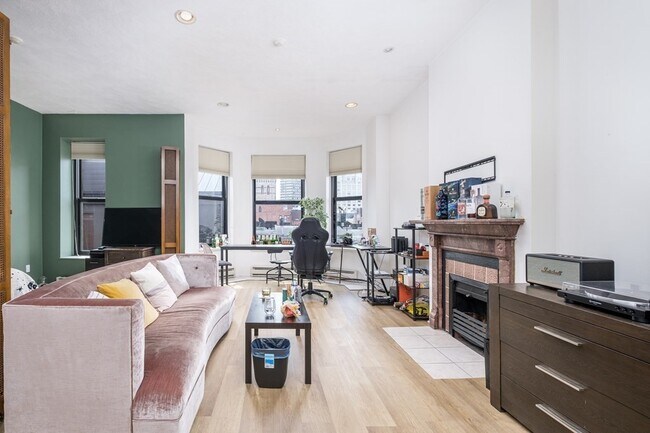 Building Photo - 165 Commonwealth Ave