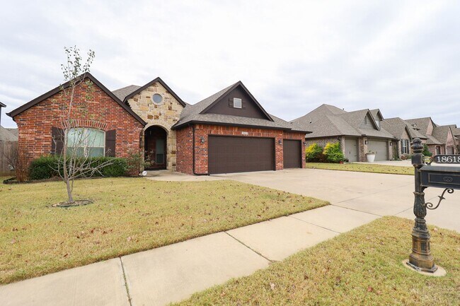 Foto del edificio - LARGE 3 Bed | 2 Bath | PLUS Flex Room | Broken Arrow
