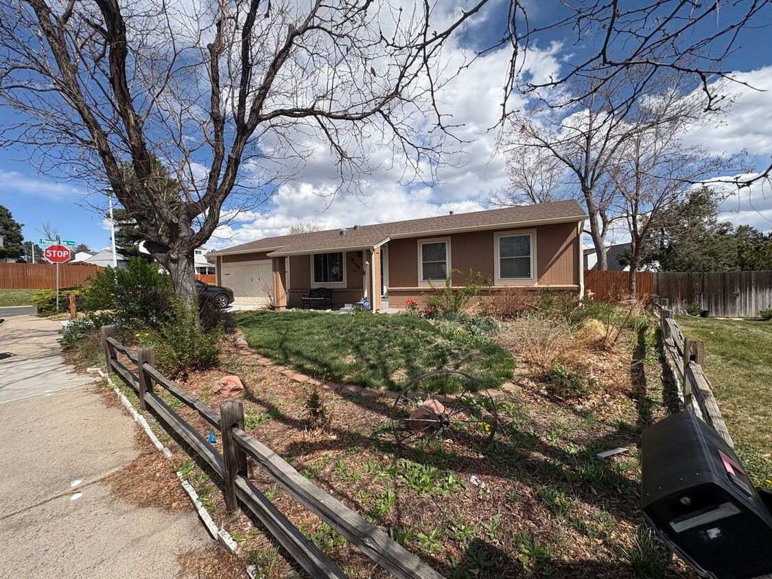 Foto principal - Charming 2BR House in Aurora (Utilities an...