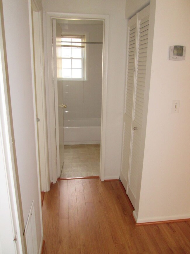 Foto del edificio - Beautiful 2 Bed 1 Bath Condo In The Much S...