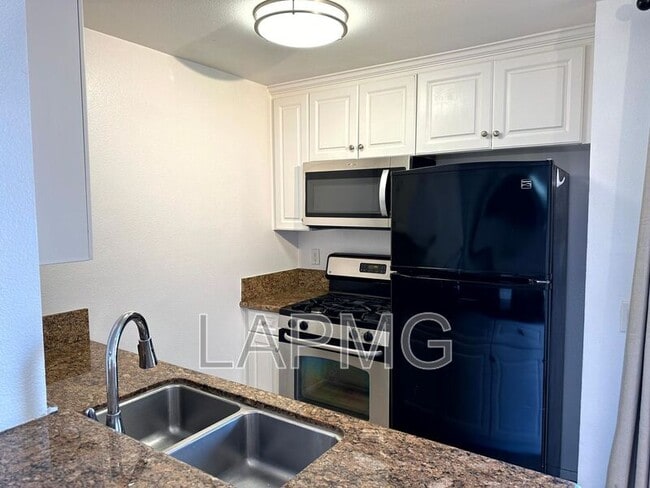 Foto del edificio - 7320 Hawthorn Ave