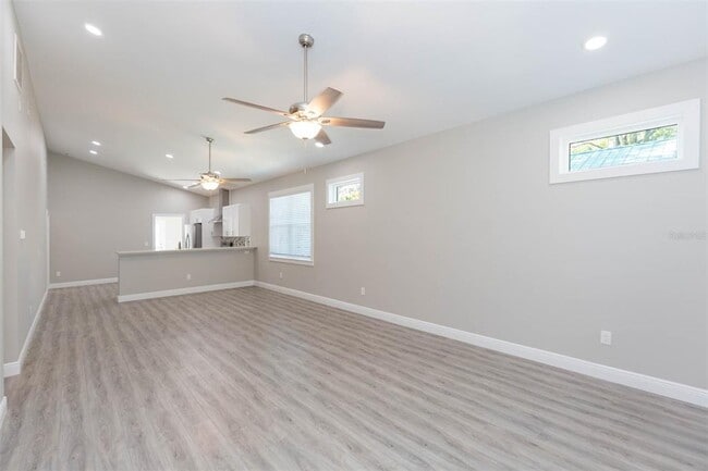 Building Photo - 218 W Jean St