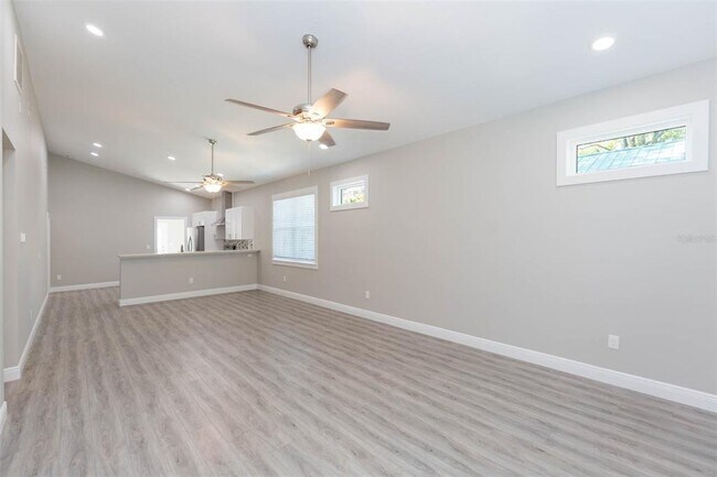 Foto del edificio - 218 W Jean St