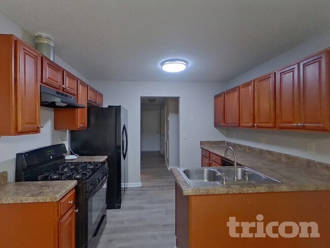 Foto del edificio - 5515 Sapphire Cir