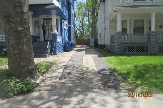 shared driveway - 1609 Holyrood Rd