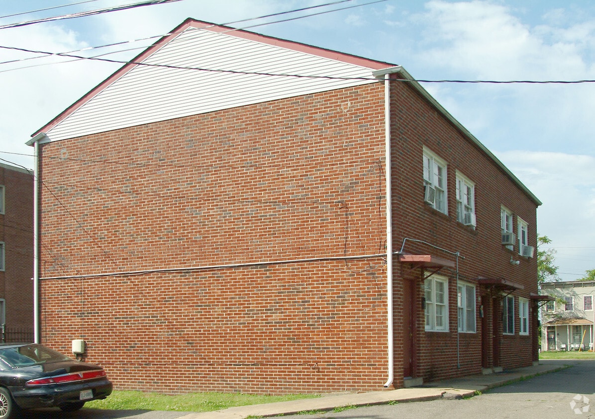 Primary Photo - Ginter Park Apartment Portfolio