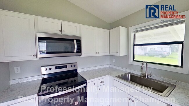 Foto del edificio - Adorable 2 BD/1 BA Duplex with Covered Back Patio