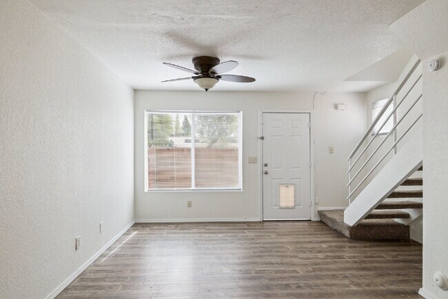 Foto del edificio - 2BR/1BA Townhome, Broadway & Alma School