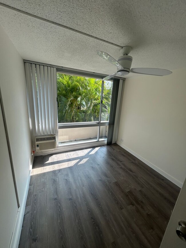 Building Photo - Renovated 2-Bedroom in Makiki – Pet Friendly!