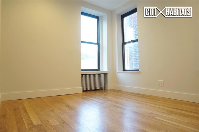 Building Photo - 300 E 83rd St