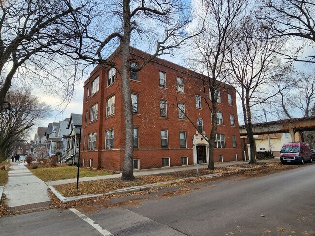 Building Photo - 4636 N Hamilton Ave