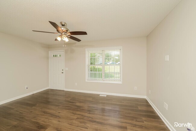 Building Photo - 500 3 Oaks Dr