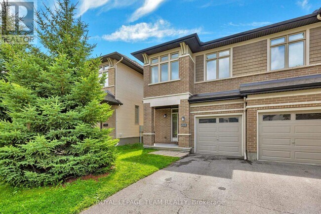 Photo du bâtiment - 880 Fletcher Cir