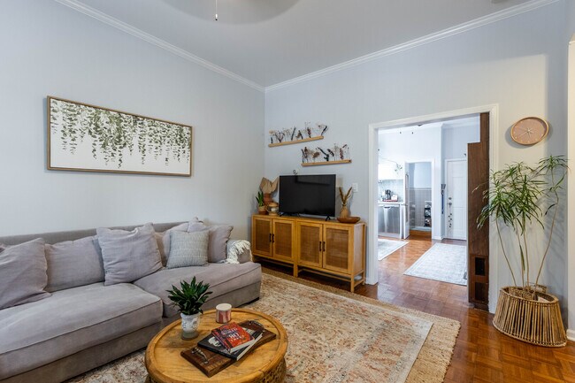Foto del edificio - 2215 W Wellington Ave