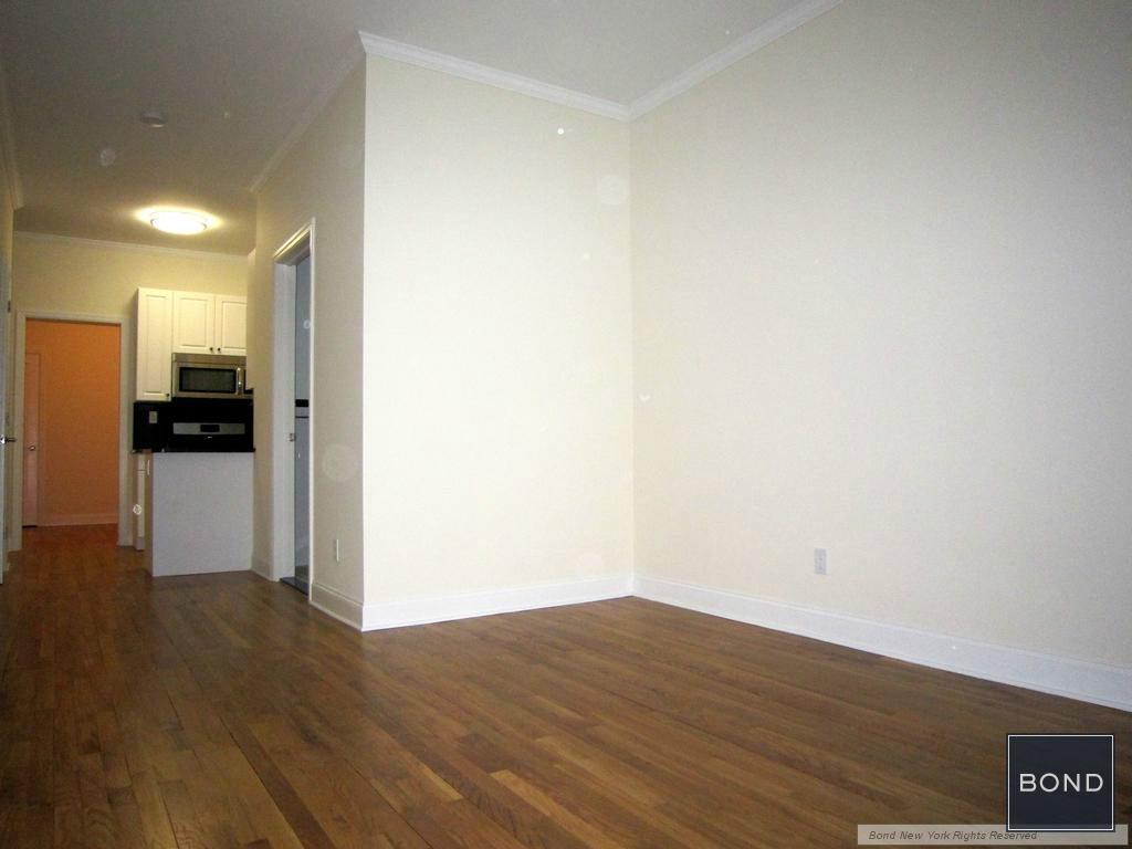 Building Photo - 245 W 75th St