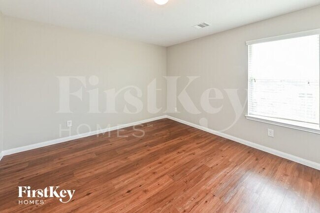 Building Photo - 811 Sun Prairie Dr