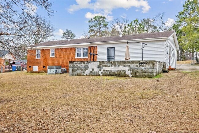 Foto del edificio - 6132 Dandy Loop Rd