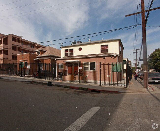 Foto del edificio - 1801-1805 W 5th St