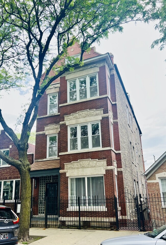 Building Photo - 2234 W Cullerton St