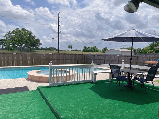 Foto del edificio - 4026 Almond Lake Dr