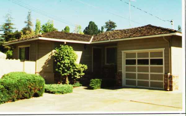 Foto del edificio - 1592-1596 Hawes Ct