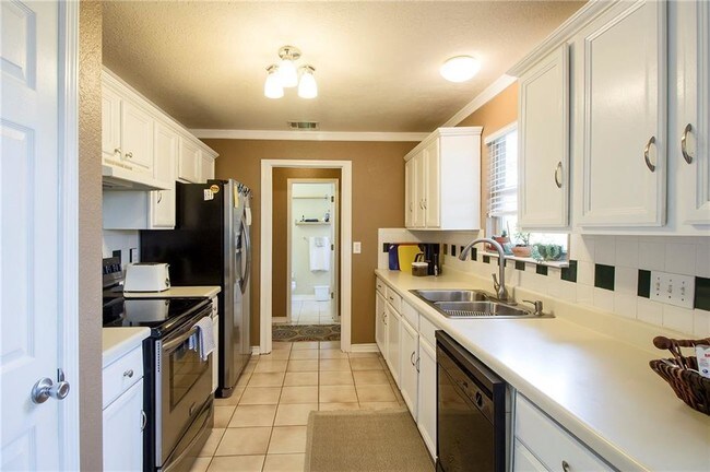 Building Photo - 8202 Wavertree Ct