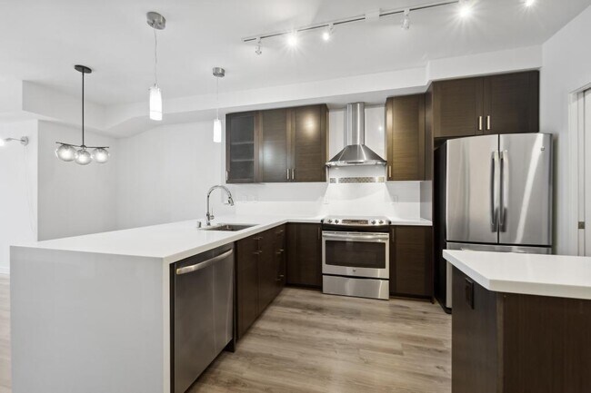 Building Photo - Vik Condos - 1 bedroom