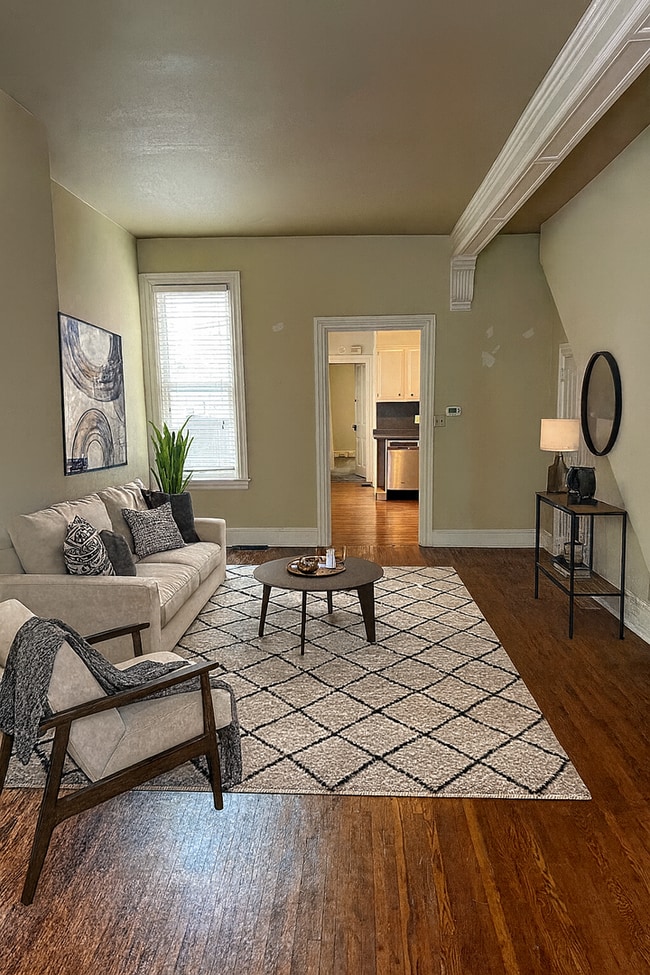 Building Photo - 506 W Chestnut St