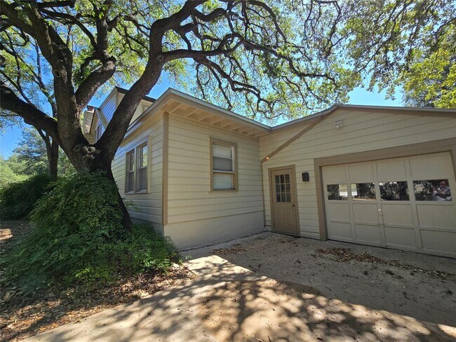 Building Photo - 3207 Cherry Ln
