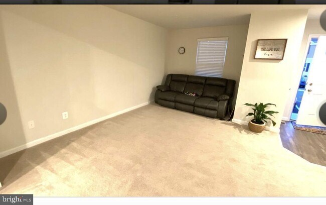 Building Photo - 4 Azalea Cir