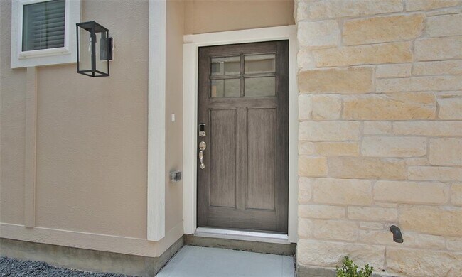 Building Photo - 16005 Hilltop Oak Dr