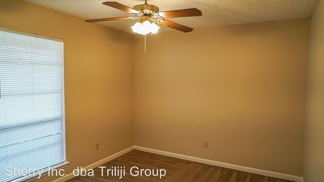 Building Photo - 112-114 E Gruver Cir