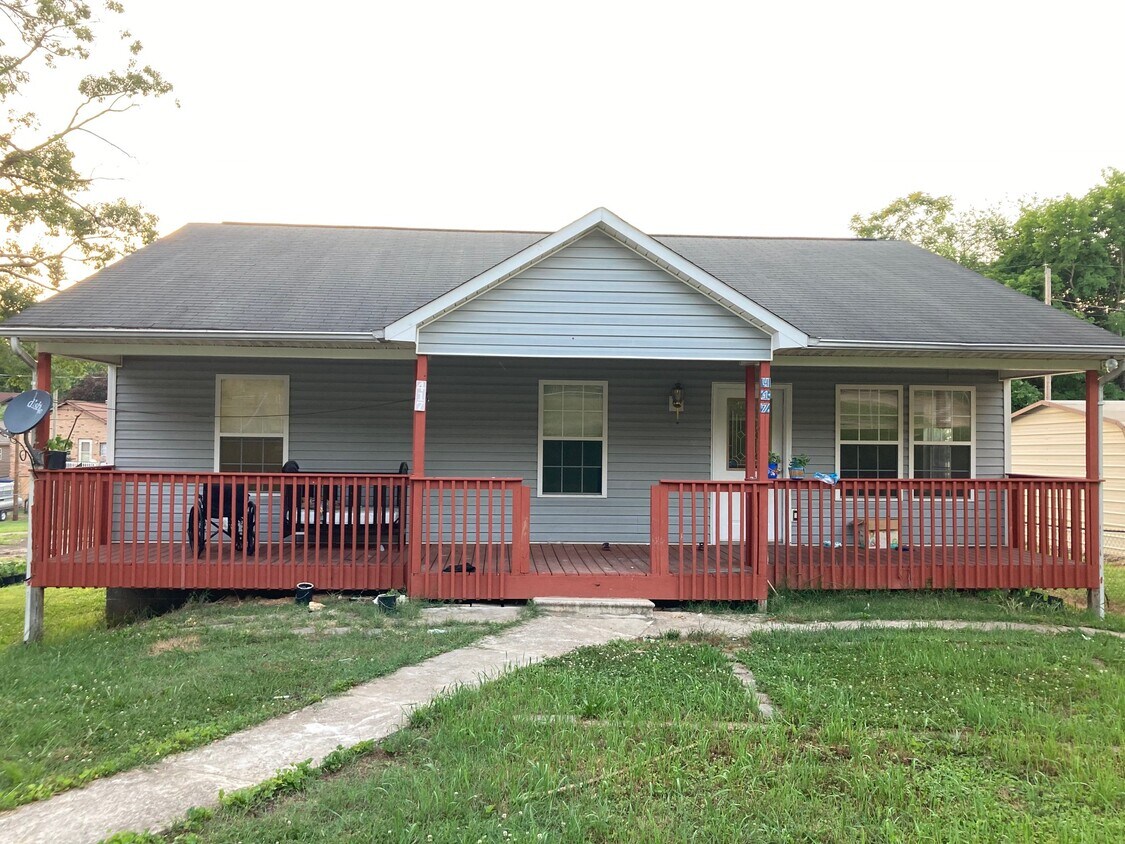 Foto principal - 417 E Woodland Ave