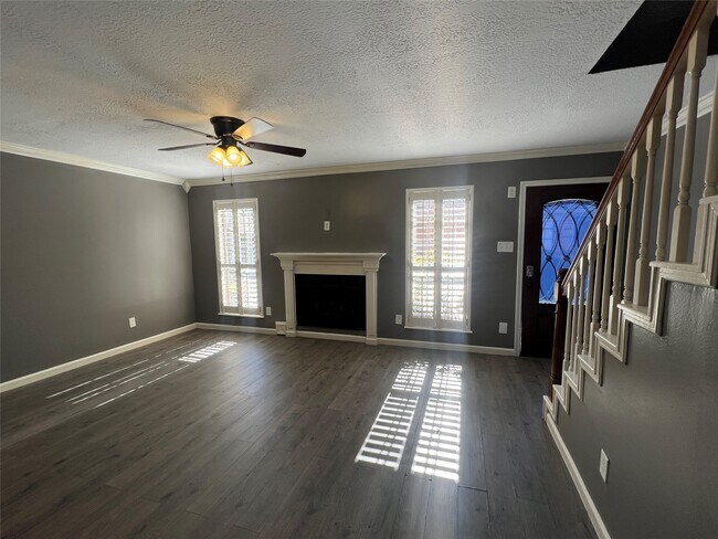 Foto del edificio - 6700 Richardson Rd