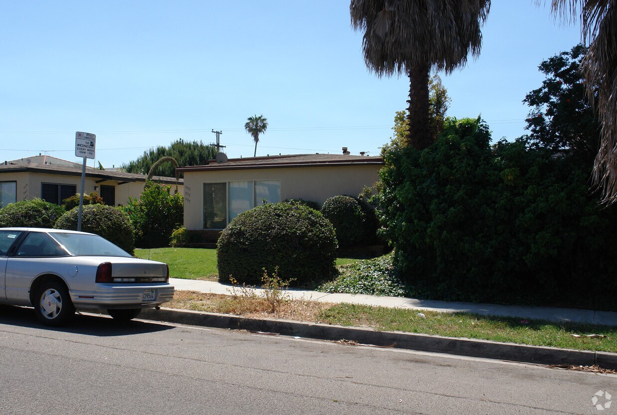 Building Photo - 933-937 Tourmaline St