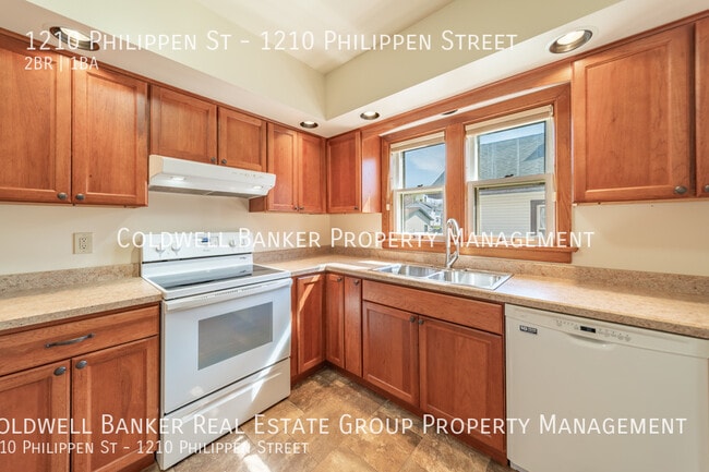 Building Photo - 1210 Philippen St