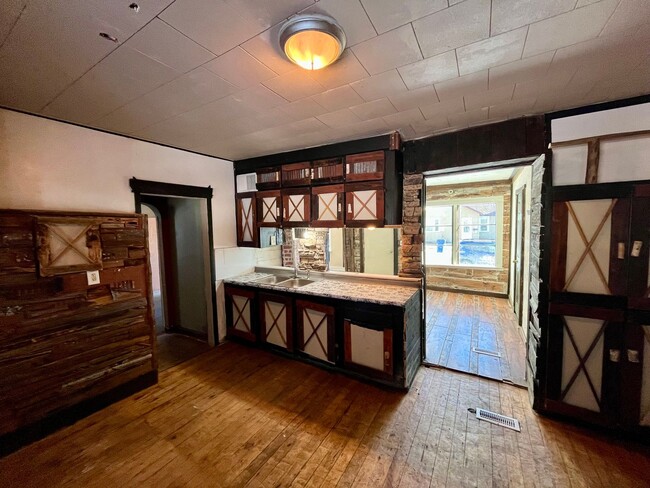 Building Photo - 602 N Genesee St