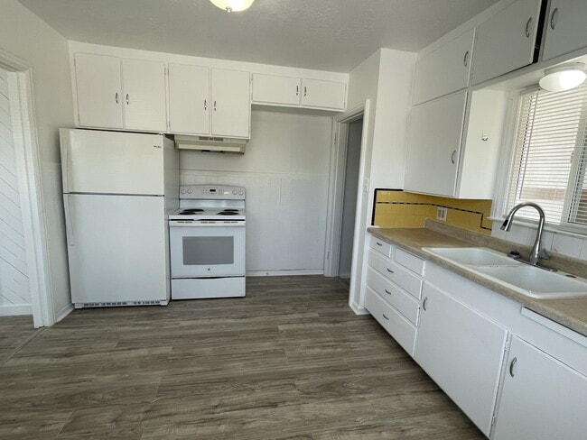 Building Photo - 4880 S Wasatch St