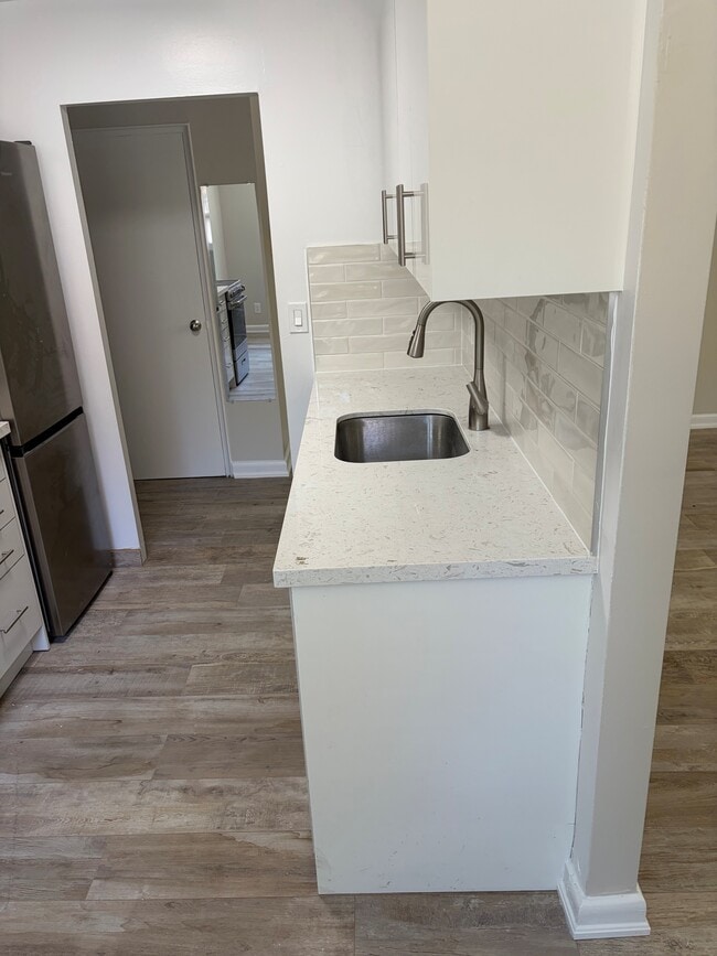 Building Photo - 657 Balliol